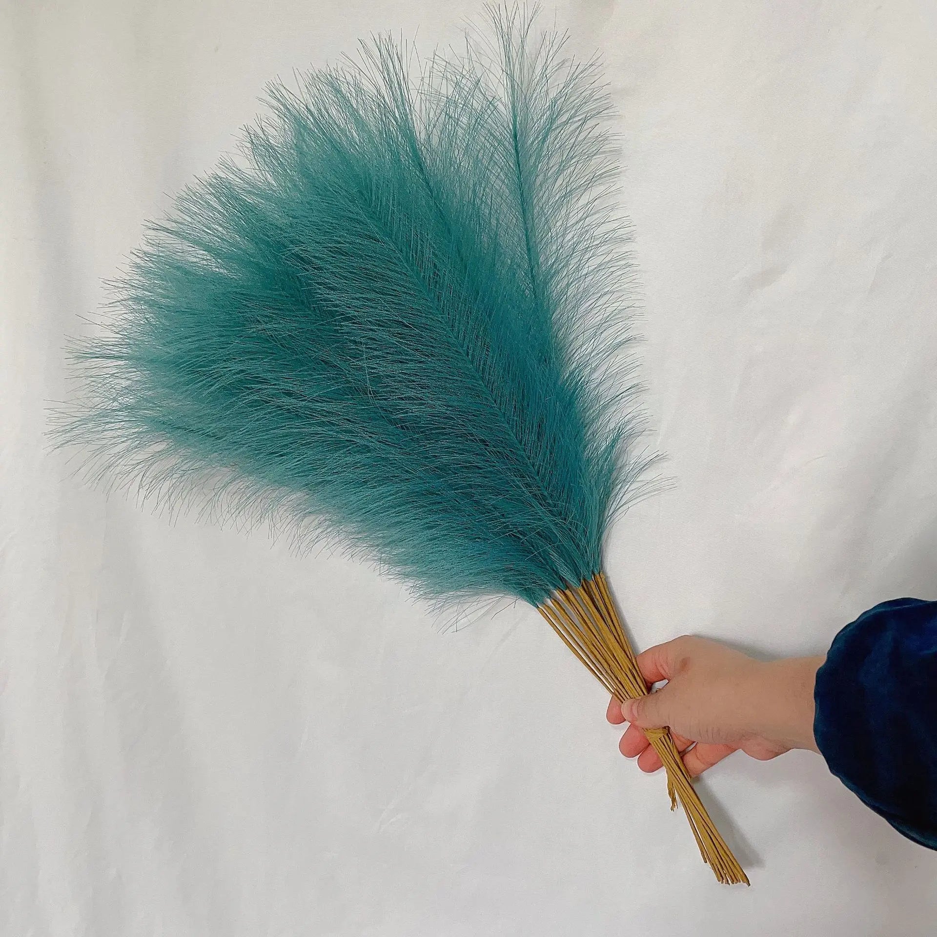 LushPlume – Fluffy Pampas Grass for Chic Boho Décor & Elegant Styling (10 pcs)