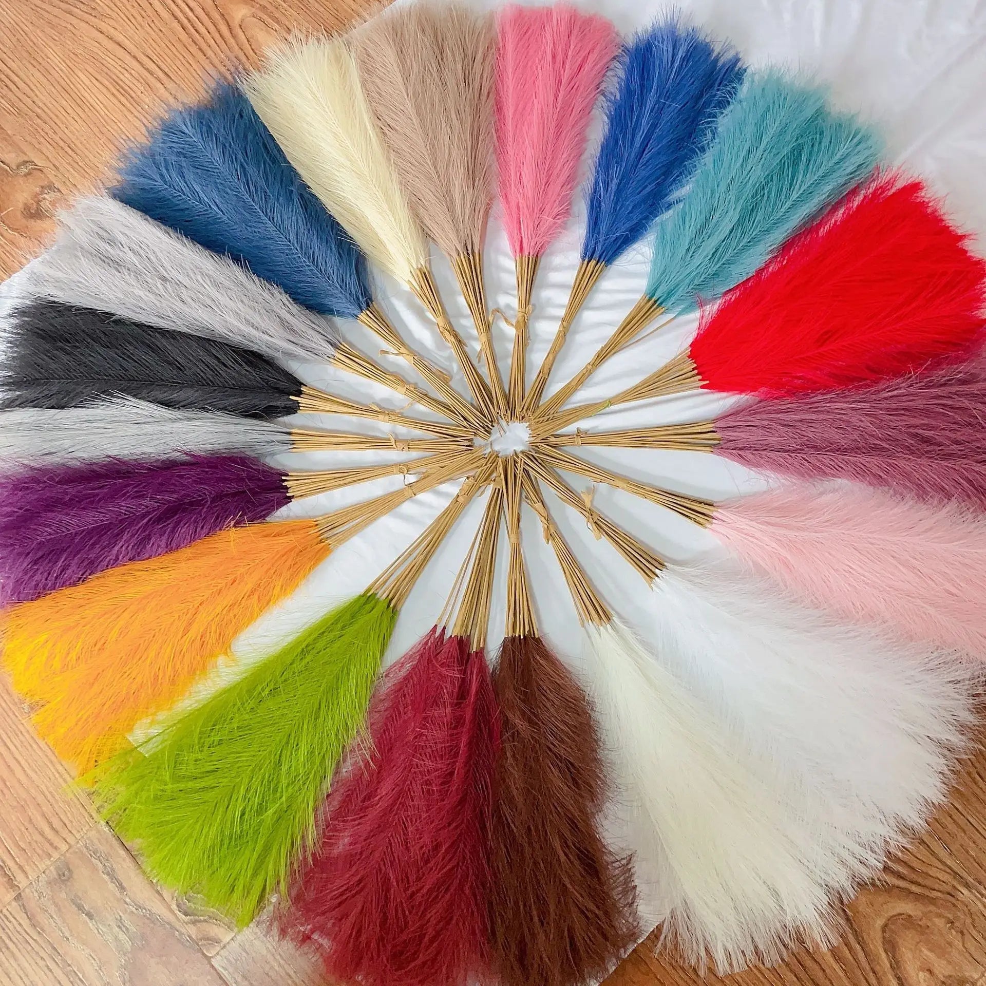 LushPlume – Fluffy Pampas Grass for Chic Boho Décor & Elegant Styling (10 pcs)