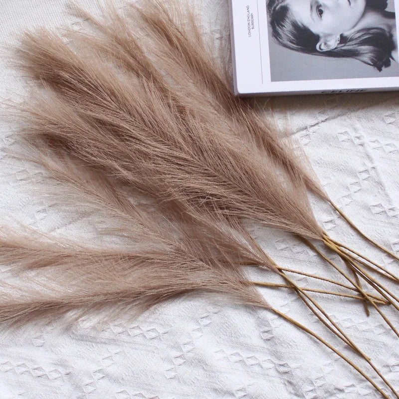 LushPlume – Fluffy Pampas Grass for Chic Boho Décor & Elegant Styling (10 pcs)